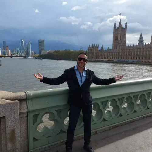 Alejo-tijeras-en-londres-3