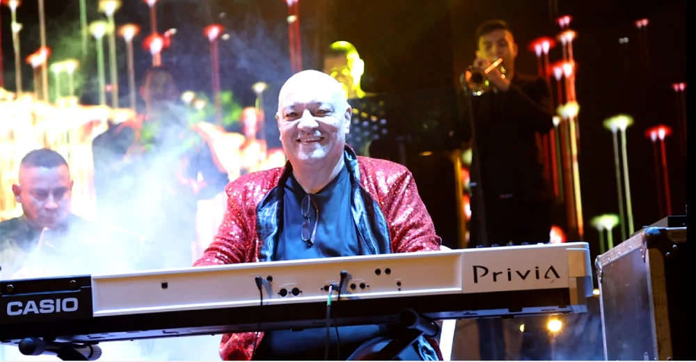 FOTO JOHN PIANO